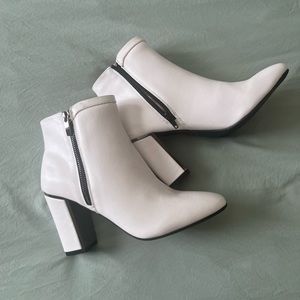 NWOT Chunky boot hill with gun metal inside of heel